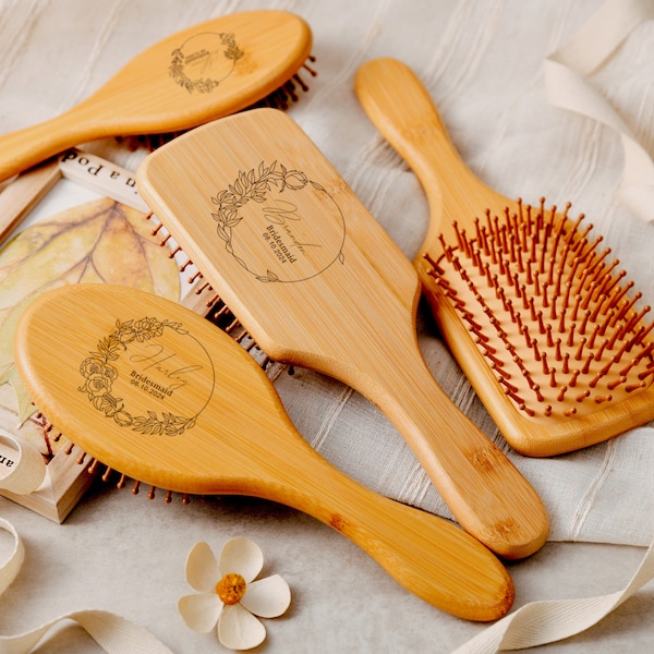 The bridesmaid's custom comb, with custom carving, handmade wedding hair accessories, personalized gifts of girls