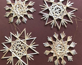 Straw star set Luna, 4 straw stars, 2 x 7.5 cm and 8.5 cm each, gold thread