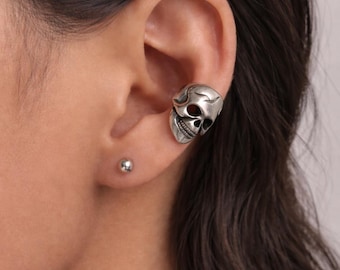 Pendiente de oreja con calavera sin perforación para hombres y mujeres, clip de oreja gótico plateado, pendiente de calavera punk, pendiente de cartílago sin perforación, joyería motera