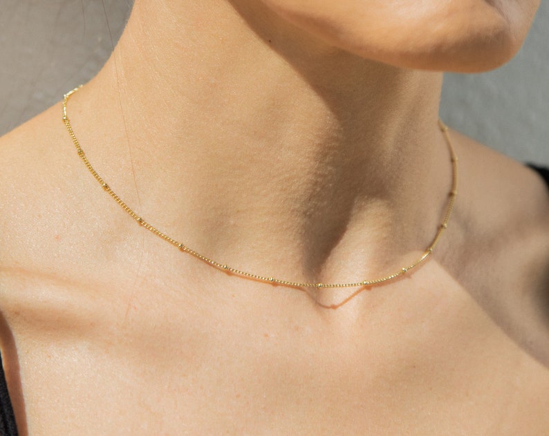 Collier chaîne en or, collier perlé, chaîne perlée, collier satellite, fait main, collier délicat, collier minimaliste, cadeau pour elle image 1