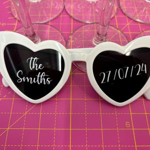 Occhiali da sole a cuore personalizzati per matrimonio, bianchi o neri, festa nuziale, addio al nubilato, luna di miele