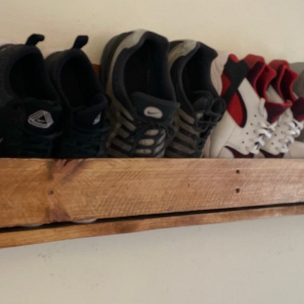Refinished 40-inch-wide Wood Pallet Shoe Rack