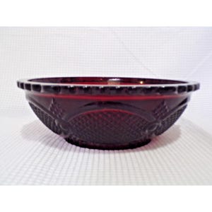 Ciotola da portata vintage Avon Cape Cod 1876 in vetro rosso rubino, servizio da tavola coloniale