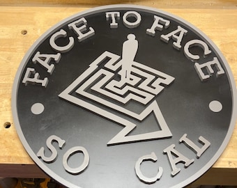Logotipo cara a cara