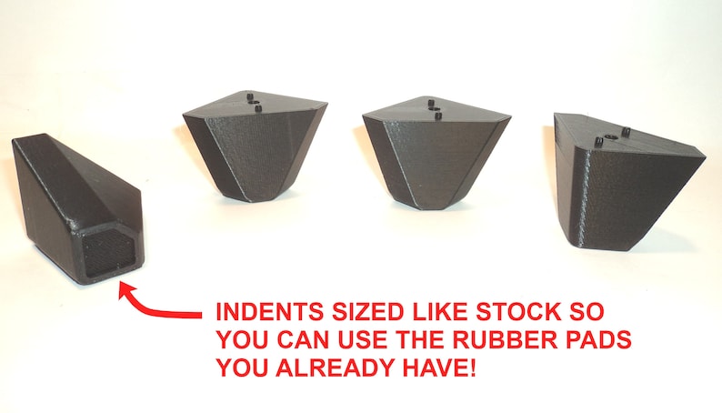 Puede incluir: Cuatro patas de muebles de pl&aacute;stico negro con hendiduras en la parte inferior. El texto "INDENTS SIZED LIKE STOCK SO YOU CAN USE THE RUBBER PADS YOU ALREADY HAVE!" est&aacute; escrito debajo de las patas.