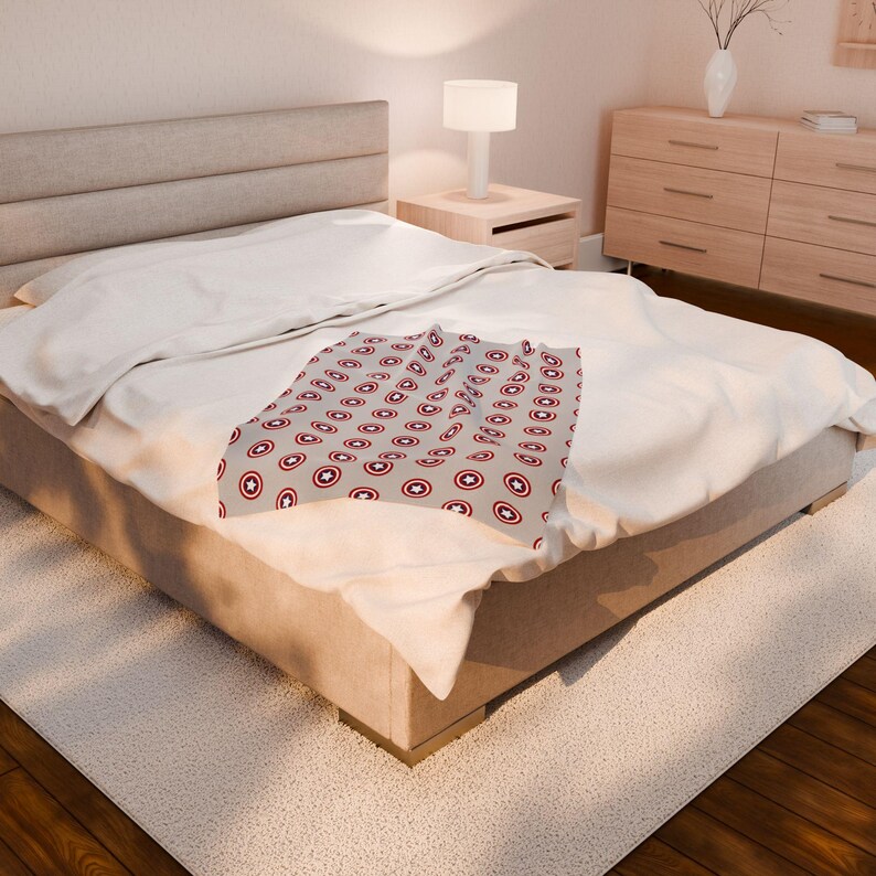 Superhero Movie Night Essential: Captain America Plush Blanket for Boys' Cozy Bedroom image 7