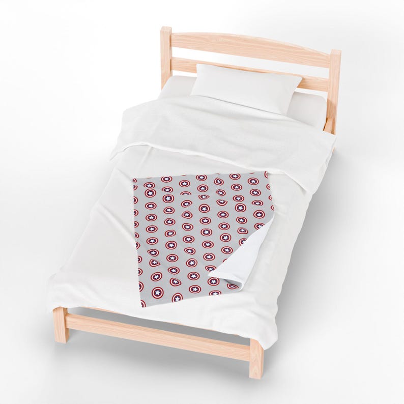 Superhero Movie Night Essential: Captain America Plush Blanket for Boys' Cozy Bedroom image 10