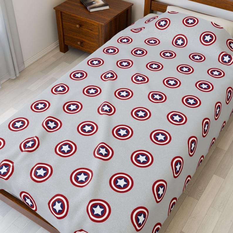 Superhero Movie Night Essential: Captain America Plush Blanket for Boys' Cozy Bedroom image 4