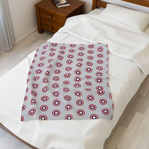 Superhero Movie Night Essential: Captain America Plush Blanket for Boys' Cozy Bedroom image 5