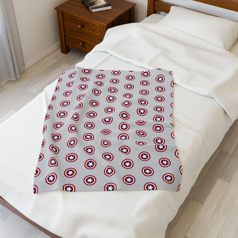 Superhero Movie Night Essential: Captain America Plush Blanket for Boys' Cozy Bedroom image 5