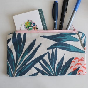 Floral pencil case , fabric pencil case, pencil pouch , cosmetic brush case, artist gift, cute fabric pouch , makeup bag , christmas gift