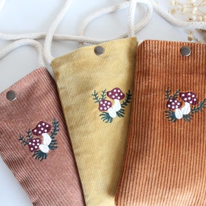 Corduroy Mushroom telefoontas, minitas, kleine portemonnee, handgemaakte gebreide crossbody tas, telefoontas, schattige tas, mini schoudertas, corduroy cadeau