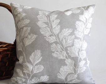 ZWEI LAURA ASHLEY HANDGEFERTIGTE WENDBARE KISSENBEZÜGE IN WALLACE