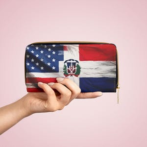 ドミニカ共和国の米国旗デザインのジッパー付き財布。アメリカのドミニカ文化と伝統。お祝いやお祭りに最適なユニークなラテン系ギフト。