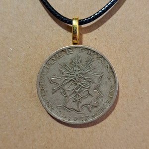 Collar de monedas de mapa francés, monedas genuinas de Francia Joyería para hombres y mujeres Regalos Viajeros Amigo francés Mamá Mapa de Francia Collar