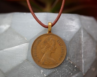 United Kingdom Queen Elizabeth Coin Necklace, English Coin Jewelry, Foreign Coin Necklaces, Travel Lover, England Necklace, Royal Family