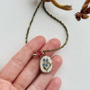 Collana di cristalli di fiori/Collana di pietra verde blu naturale con perline di flora di funghi uccelli/Regalo di compleanno per la sua collana di addio al nubilato immagine 8