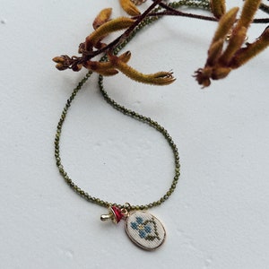 Collana di cristalli di fiori/Collana di pietra verde blu naturale con perline di flora di funghi uccelli/Regalo di compleanno per la sua collana di addio al nubilato immagine 2