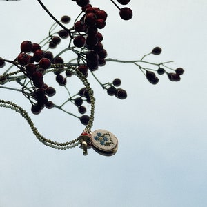 Blumen Kristall HalsketteNatürliche grün blaue Stein Halskette mit Vogel Pilze Flora PerlenGeburtstagsgeschenk für Sie Junggesellinnenabschied Halskette Bild 6