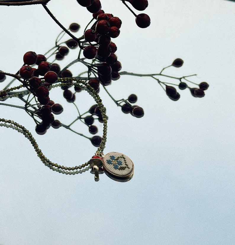 Blumen Kristall HalsketteNatürliche grün blaue Stein Halskette mit Vogel Pilze Flora PerlenGeburtstagsgeschenk für Sie Junggesellinnenabschied Halskette Bild 6