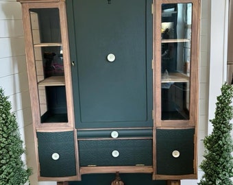 1958 vintage hutch/curio cabinet
