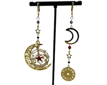 Pendientes asimétricos Mona Genshin Impact inspirados en la luna y la rueda astrológica con signos del zodíaco.