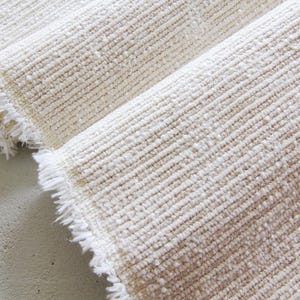 Modernt minimalistiskt texturerat möbeltyg - kraftigt elfenbensfärgat - metervara eller längd
