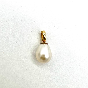White South Sea Pearl Drop in 14k gold