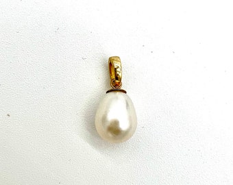 White South Sea Pearl Drop in 14k gold