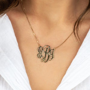 Collares de oro con monograma: Collares de plata de ley con monograma - Collar personalizado de 3 iniciales - Colgante con monograma para mujer - Joyería con nombre