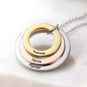 Mother Necklace with Kids&#39; Names – Custom Engraved Family Rings Pendant – Personalized Gift for Mom, Grandma or Wife – Mothers Day, Birthday