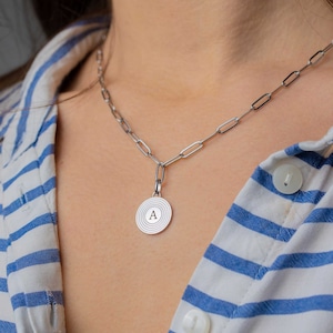 Collar con inicial en oro o plata: delicado colgante con el alfabeto en cadena de clip, joyería personalizada, regalo de cumpleaños para ella, esposa y novia.