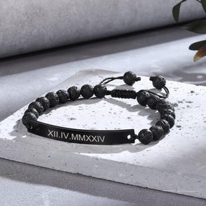 Pulsera grabada para hombre: pulseras personalizadas para hombre, pulsera de cuentas negras, pulsera personalizada, pulsera de identificación grabada con láser, pulsera negra