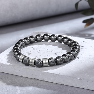 Pulsera de hematita personalizada: pulseras de cuentas personalizadas, pulsera elástica grabada para hombre con nombres, pulsera del Día del Padre, joyería de hematita
