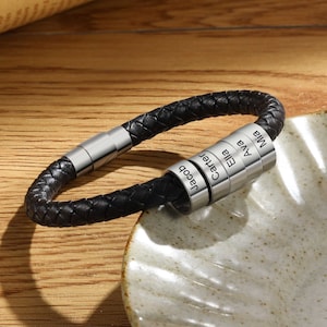 Pulsera de cuero para papá - Grabado personalizado con los nombres de los niños - Cordón negro - Regalo único hecho a mano para padre, papá, esposo