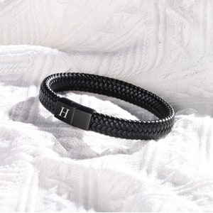 Pulsera Negra Hombre • Pulsera Personalizada para Hombres Con Inicial • Brazalete Grabado Personalizado Para Él • Pulsera de Amistad Para Chicos •Regalo Para Papá
