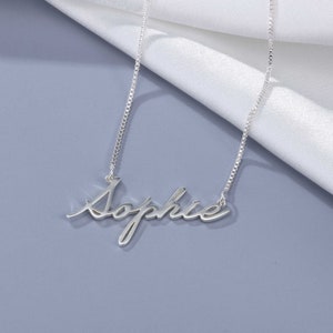 Colar com nome minimalista para mulheres • Colar delicado com placa de identificação dourada para ela • Joias minimalistas • Colar minimalista • Colar com nome personalizado