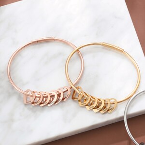 Personalized Mom Bracelet – Engraved Heart Charms, Custom Name Jewelry for Women, Ideal Mother&#39;s Day & Anniversary Gift