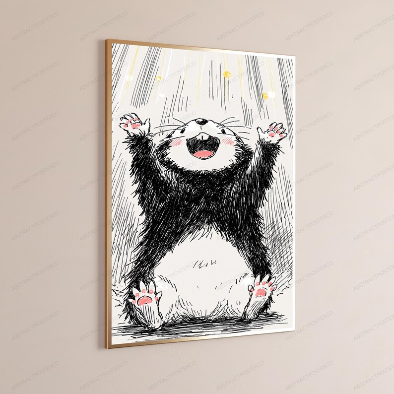 Pu&ograve; includere: Una stampa artistica incorniciata che mostra uno schizzo in bianco e nero di una creatura pelosa e gioiosa con le braccia sollevate. La creatura ha la pancia bianca, cuscinetti rosa sulle zampe e un'espressione felice. Linee verticali suggeriscono pioggia.