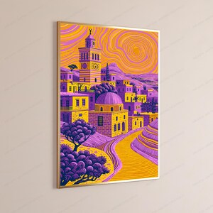 Peut inclure: Une impression d'art mural encadr&eacute;e repr&eacute;sentant un paysage stylis&eacute; avec une haute tour d'horloge et des b&acirc;timents &agrave; d&ocirc;me dans des tons de jaune et de violet. La sc&egrave;ne comprend des ciels tourbillonnants, des collines et des arbres textur&eacute;s.