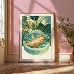 Peut inclure: Une impression d'art encadr&eacute;e repr&eacute;sentant une illustration &agrave; l'aquarelle d'un tigre ray&eacute; orange et noir flottant sur le dos dans une piscine ronde bleu clair. Le tigre tient un petit verre &agrave; cocktail. La sc&egrave;ne est entour&eacute;e de feuilles tropicales vertes.
