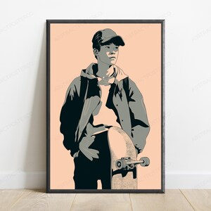 Puede incluir: Una l&aacute;mina de arte mural enmarcada que presenta una ilustraci&oacute;n gr&aacute;fica estilizada de una persona con gorra de b&eacute;isbol, sudadera con capucha y chaqueta. La persona sostiene un monopat&iacute;n. La paleta de colores consta de tonos melocot&oacute;n, negro y gris.