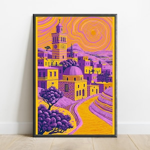 Peut inclure: Une impression d'art encadr&eacute;e repr&eacute;sentant un paysage stylis&eacute; avec une haute tour d'horloge et des b&acirc;timents &agrave; d&ocirc;me. La sc&egrave;ne utilise une palette de couleurs vives jaune, orange et violet, avec des motifs tourbillonnants dans le ciel.