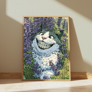 Peut inclure: Une impression d'art mural rectangulaire encadr&eacute;e repr&eacute;sentant une illustration stylis&eacute;e d'un chat avec un large sourire aux dents visibles. Le chat a un pelage gris fonc&eacute; et blanc, entour&eacute; de fleurs violettes et d'herbe verte.