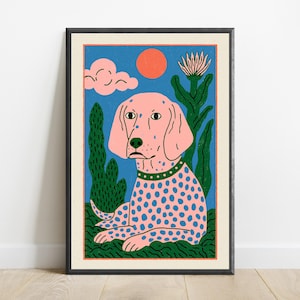 K&ouml;nnte beinhalten: Ein gerahmter Kunstdruck mit einem rosa Hund mit blauen Punkten, der in einer gr&uuml;nen Landschaft sitzt. Der Hintergrund zeigt einen blauen Himmel, eine rosa Wolke, eine rote Sonne und gr&uuml;ne Pflanzen. Der Hund tr&auml;gt ein gr&uuml;nes Halsband mit wei&szlig;en Punkten.