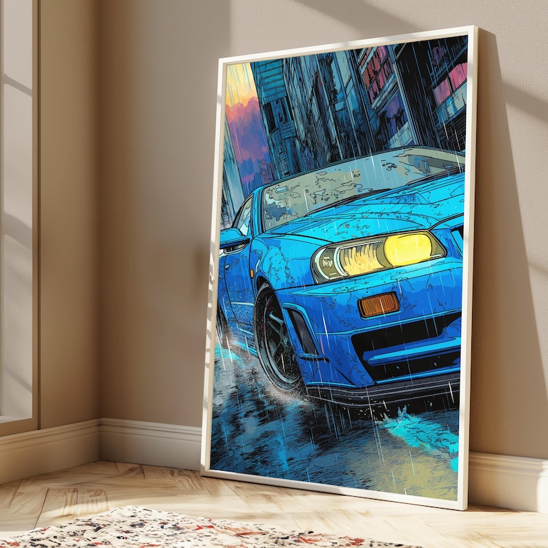 Peut inclure: Une impression d'art verticale encadr&eacute;e repr&eacute;sentant une voiture de sport bleu vif gar&eacute;e dans une rue urbaine humide sous la pluie. La voiture poss&egrave;de un phare jaune vif et des roues sombres. Le fond montre des immeubles sous un ciel au coucher du soleil.