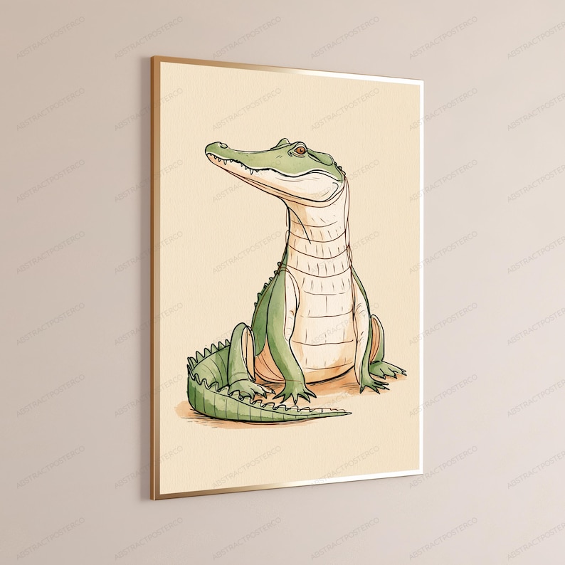 Puede incluir: Una l&aacute;mina de arte mural enmarcada que presenta una ilustraci&oacute;n estilizada de un cocodrilo verde con el vientre claro, en posici&oacute;n sentada sobre un fondo de color crema p&aacute;lido dentro de un marco fino de tono dorado.