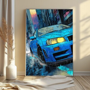 Peut inclure: Une impression d'art mural verticale repr&eacute;sentant une voiture de sport bleu vif roulant dans une rue urbaine pluvieuse au cr&eacute;puscule. L'illustration montre la voiture avec un phare jaune brillant, des roues sombres et des reflets sur le sol mouill&eacute;.