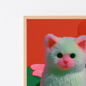 K&ouml;nnte beinhalten: Ein gerahmter Wandkunstdruck, der ein flauschiges, mintgr&uuml;nes K&auml;tzchen mit einer leuchtend rosa Nase und rosa Innenohren zeigt. Das K&auml;tzchen ist vor einem leuchtend orangefarbenen Hintergrund platziert, mit einem strukturierten gr&uuml;nen und rosa Fleck.