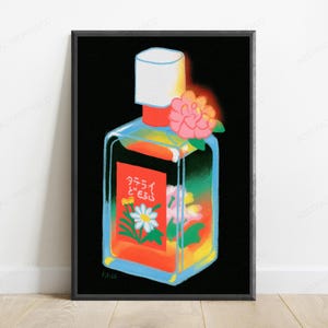 Puede incluir: Una ilustraci&oacute;n de una botella de vidrio rectangular sobre un fondo negro. La botella presenta un tap&oacute;n blanco, una etiqueta roja con texto en japon&eacute;s y un gr&aacute;fico de margarita blanca, y l&iacute;quido naranja, amarillo y verde vibrante con flores.